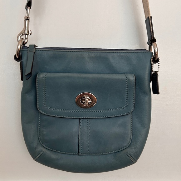 Vintage Coach Turquoise Leather Over the Shoulder Purse - Picture 11 of 11